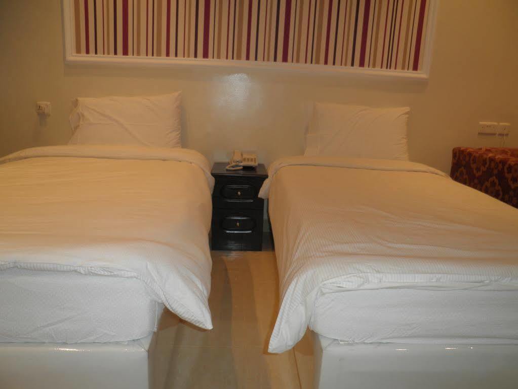 Marina Royal Hotel Suites Kuwait City Exterior foto